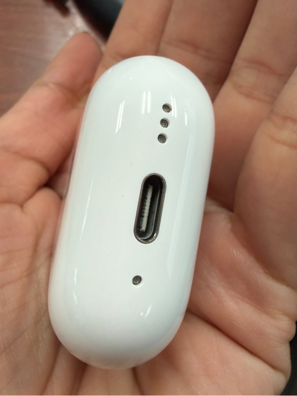 Apple Airpods 4 with Noise Cancellation and Pink Case - Picture 5 of 11